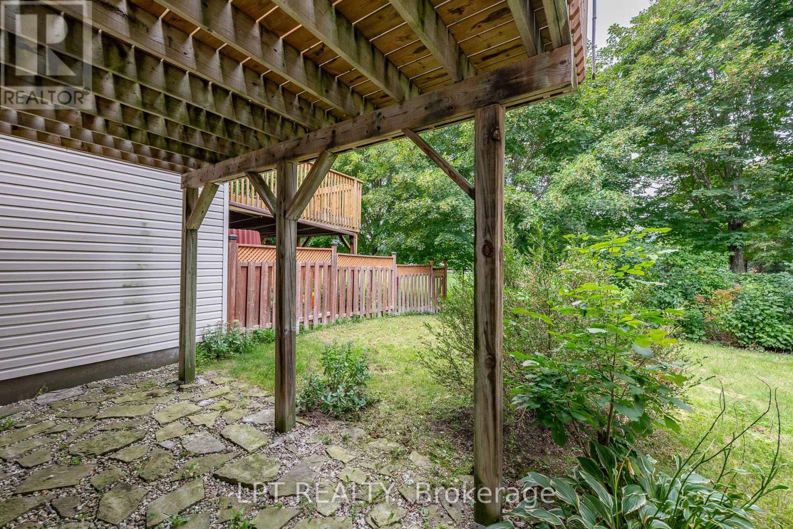 61 TOBERMORY CRESCENT - 33
