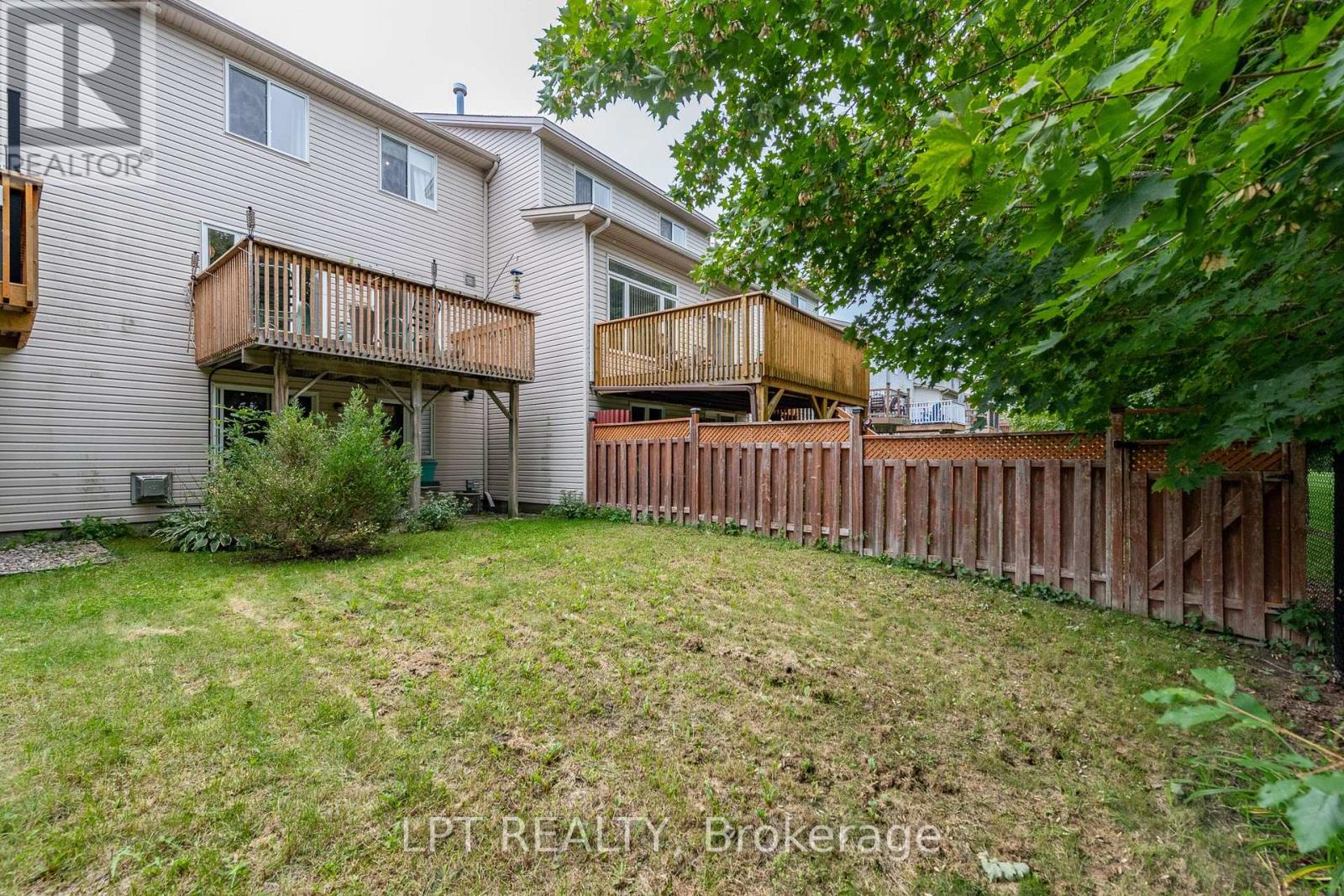 61 TOBERMORY CRESCENT - 34