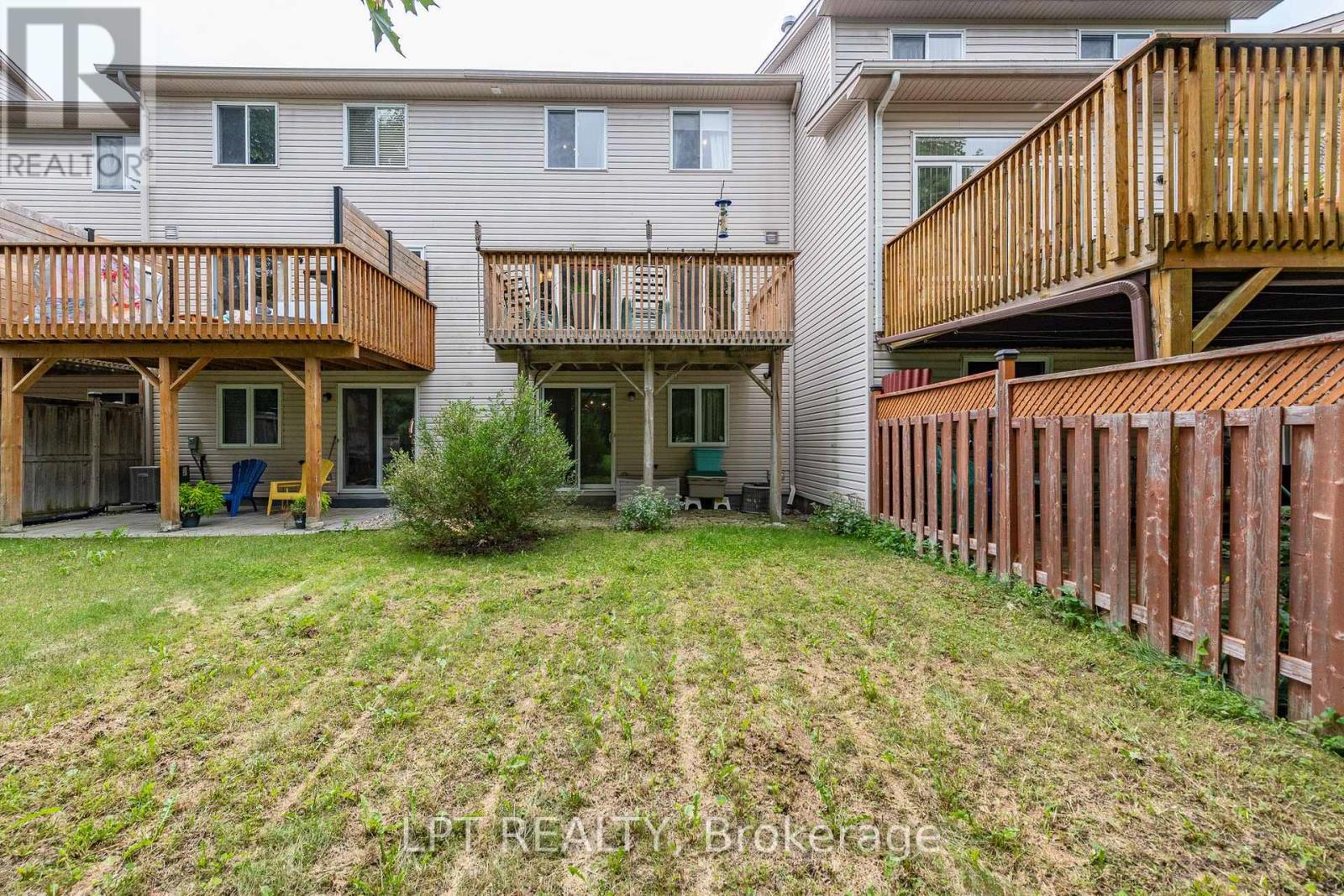 61 TOBERMORY CRESCENT - 35