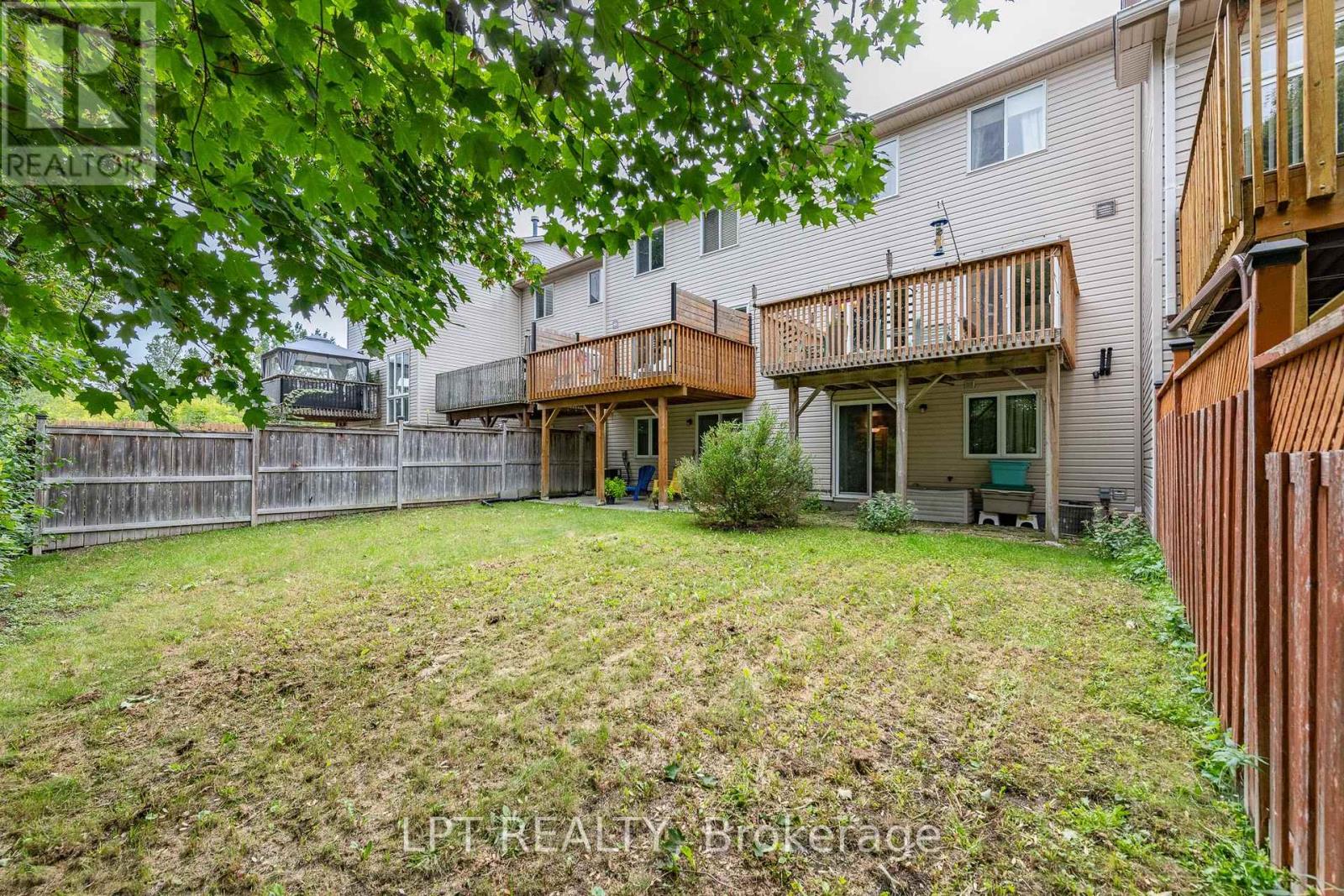 61 TOBERMORY CRESCENT - 36