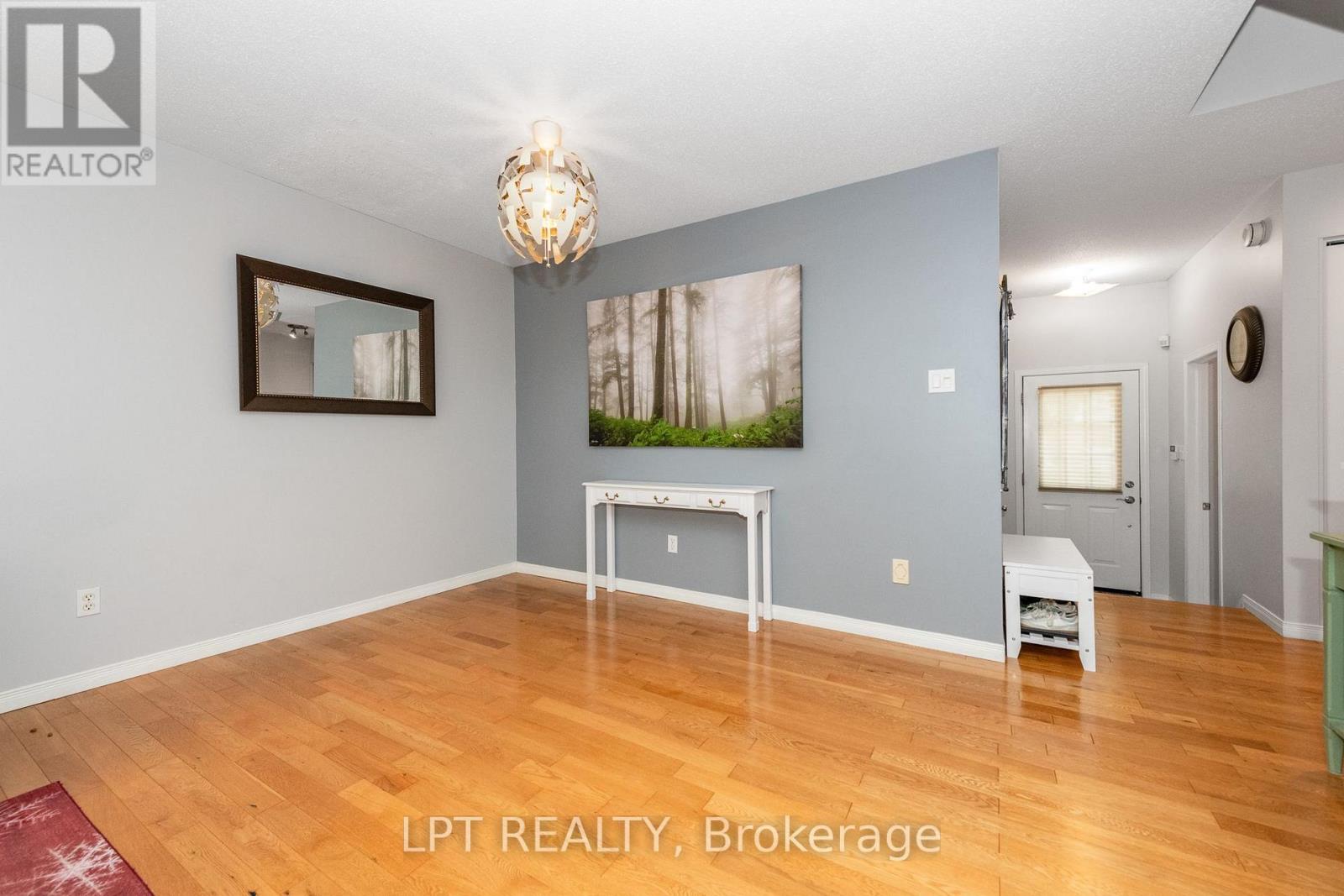 61 TOBERMORY CRESCENT, Ottawa — photo 8