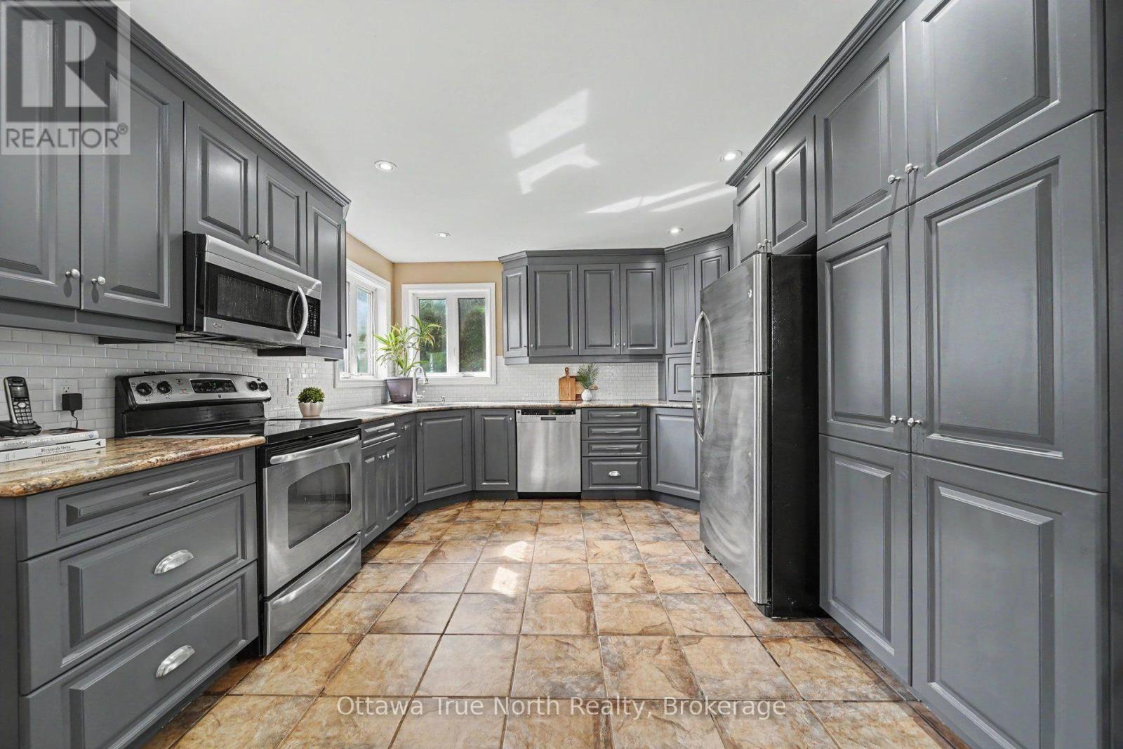 464 DALHOUSIE 1A CONCESSION - 19