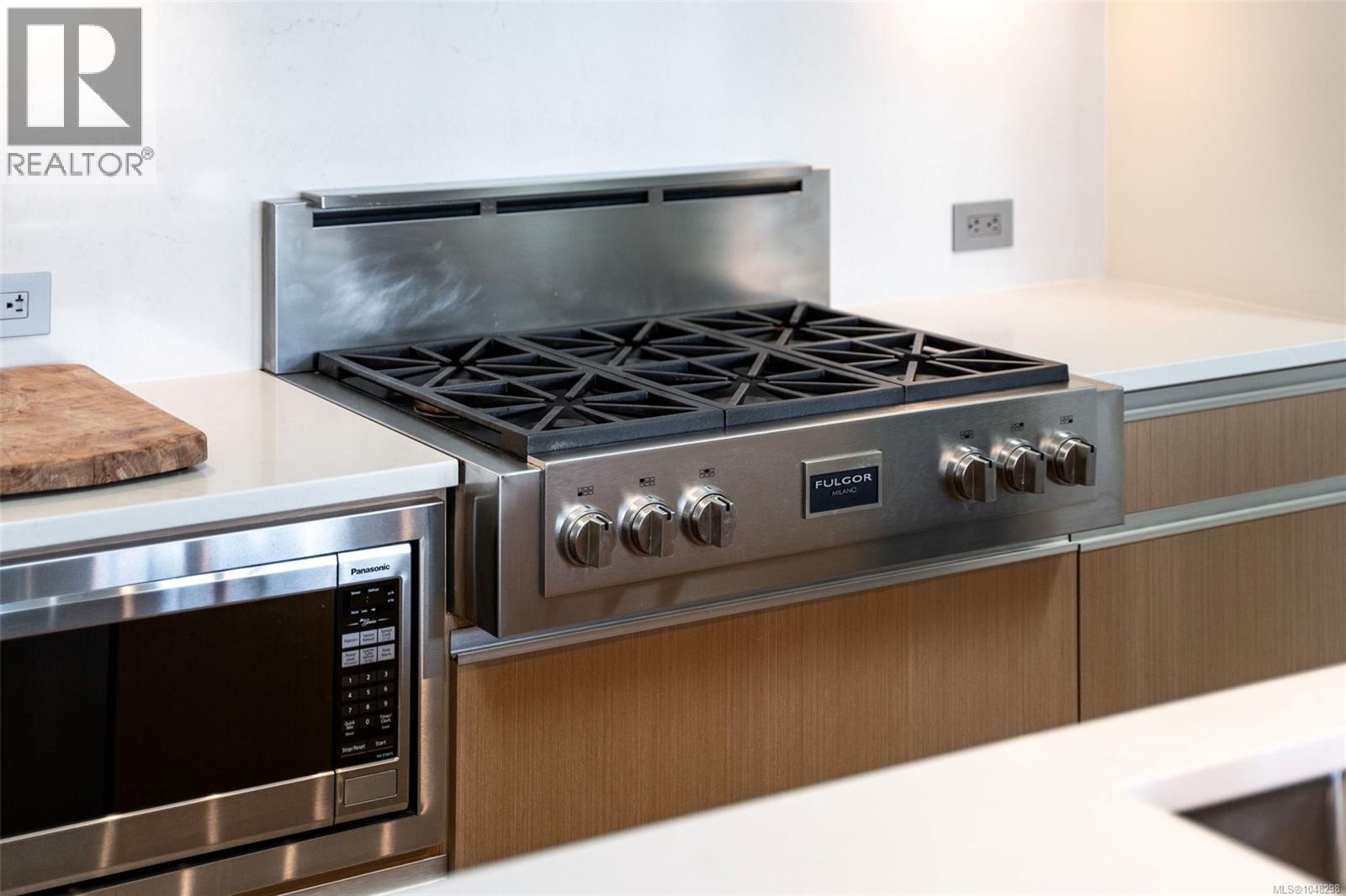 #PH5 1033 Cook St - 21