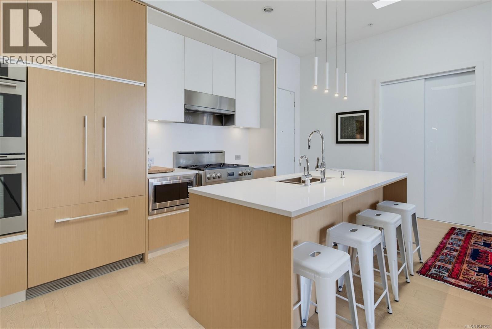 #PH5 1033 Cook St - 4