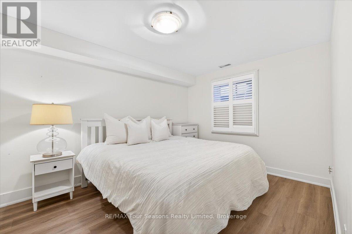 98 HURON STREET - Image 26
