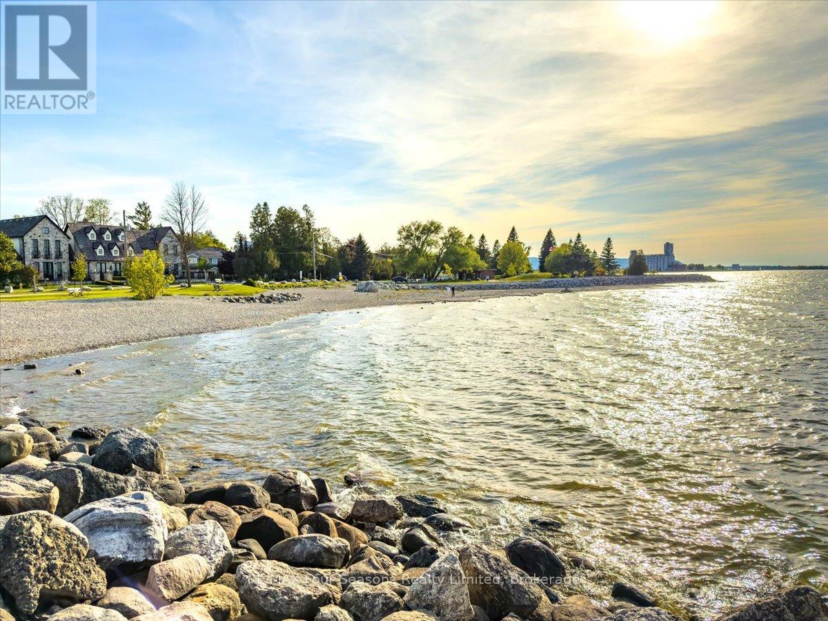 98 HURON STREET - Image 34