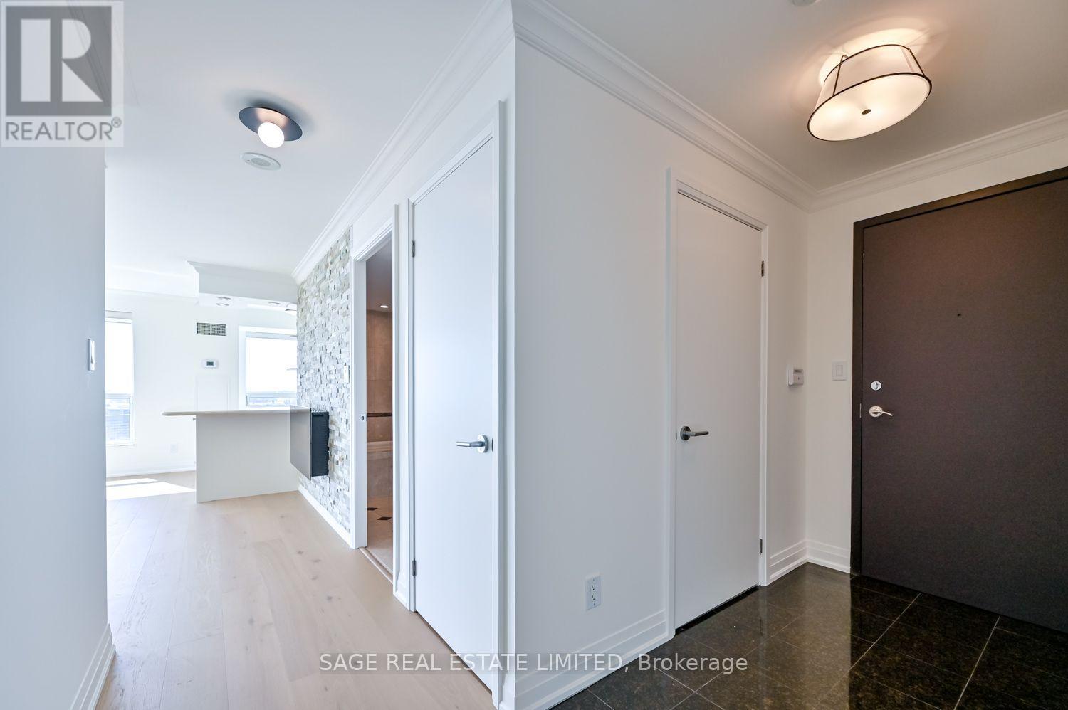 #1114 410 QUEENS QUAY W - 3