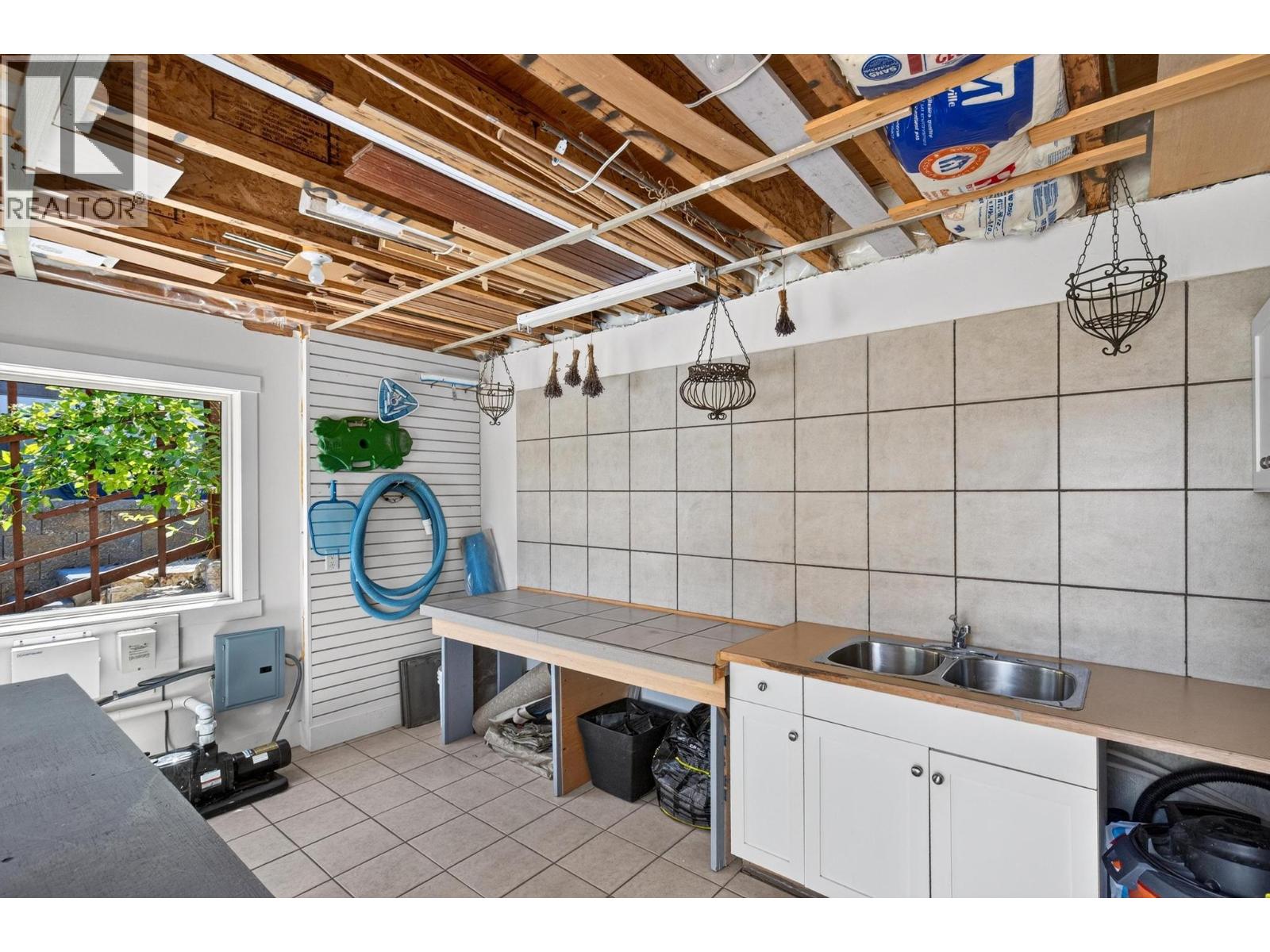 471 Long Ridge Drive, Kelowna