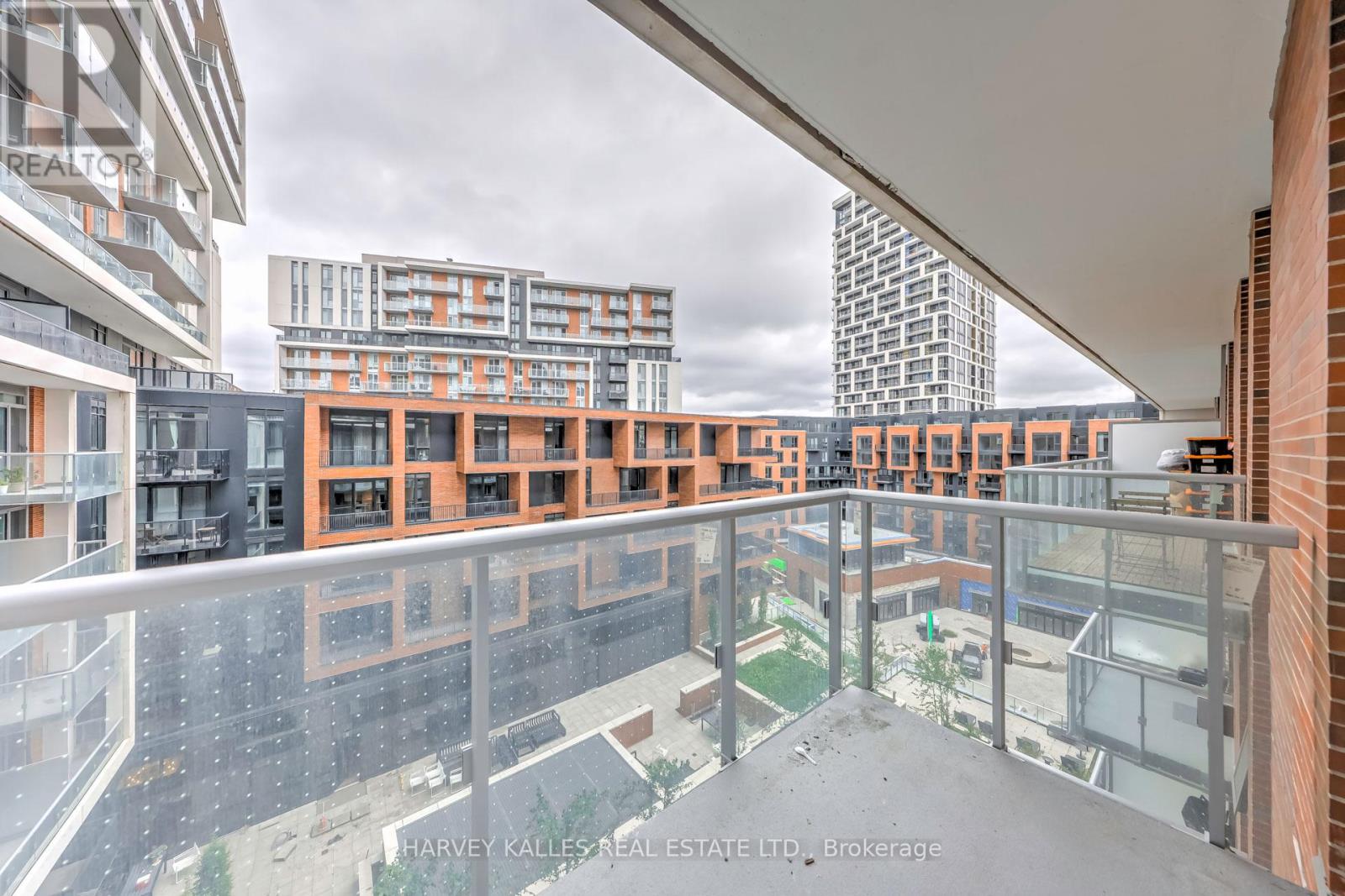 #1006 8119 BIRCHMOUNT ROAD - 28