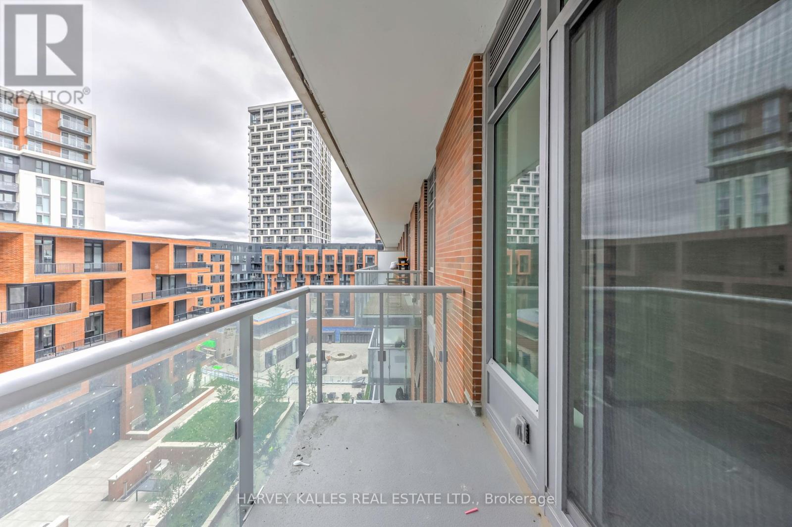 #1006 8119 BIRCHMOUNT ROAD - 29
