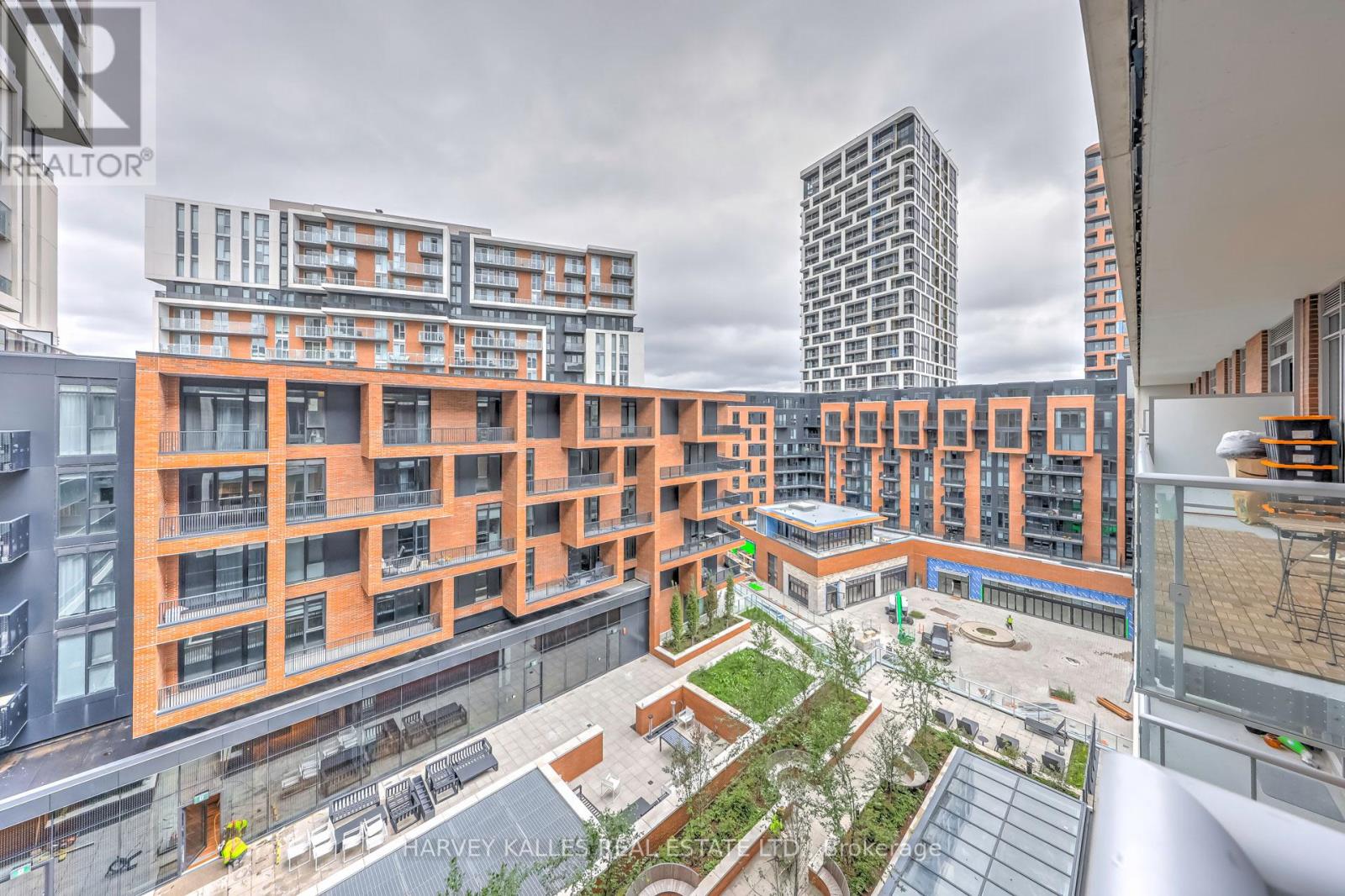 #1006 8119 BIRCHMOUNT ROAD - 31