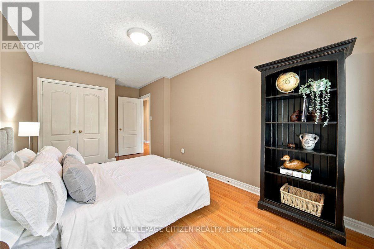 #43 255 SHAFTSBURY AVENUE - 33