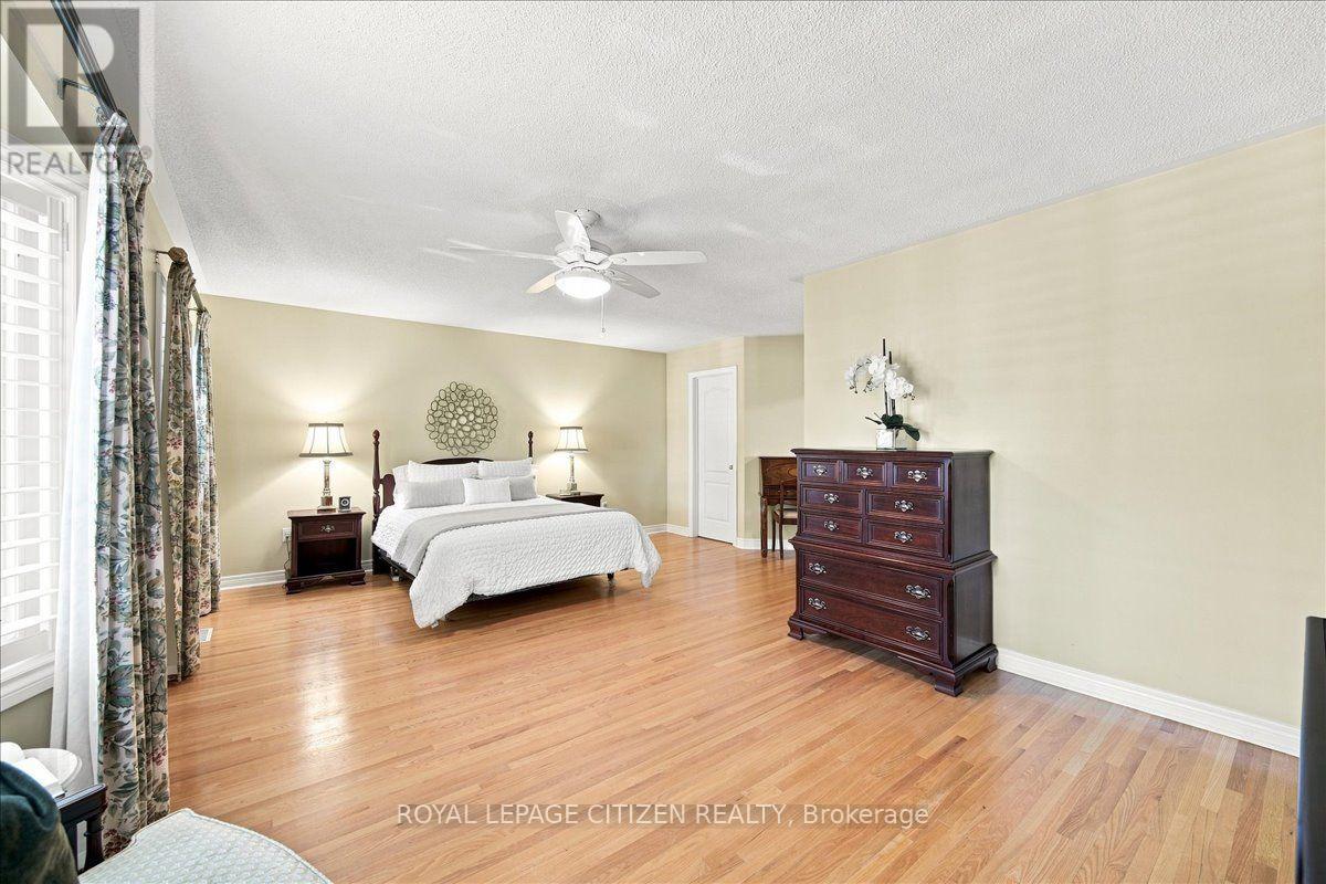 #43 255 SHAFTSBURY AVENUE - 36