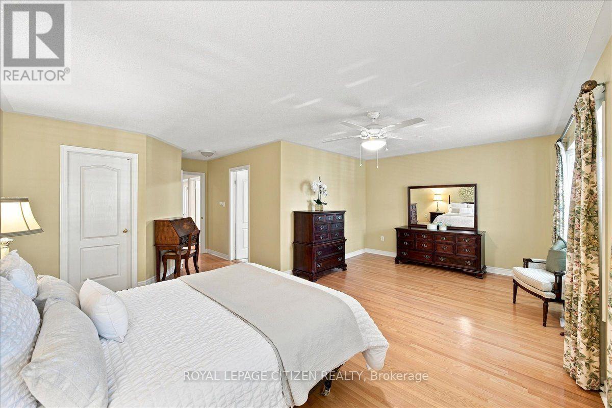 #43 255 SHAFTSBURY AVENUE - 38