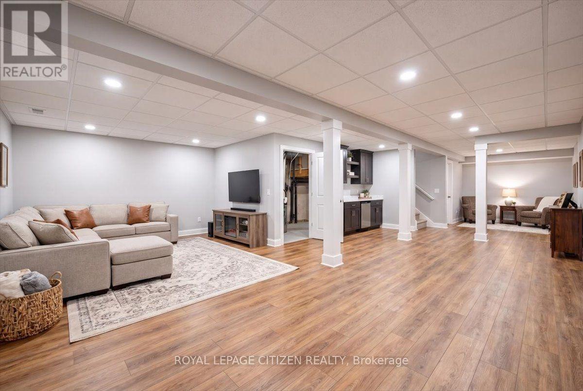 #43 255 SHAFTSBURY AVENUE - 47