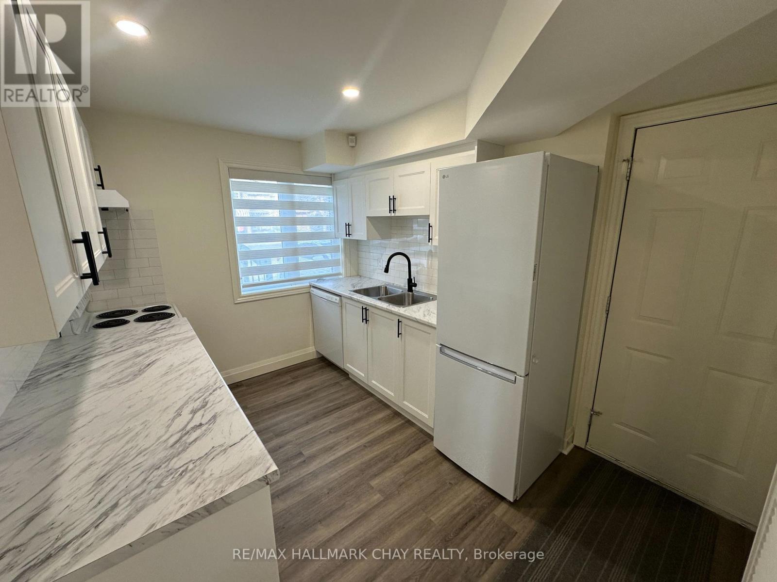 64 LOGAN COURT, Barrie (Holly) — photo 3