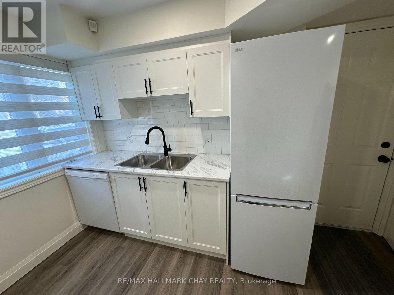 64 LOGAN COURT, Barrie (Holly) — photo 4
