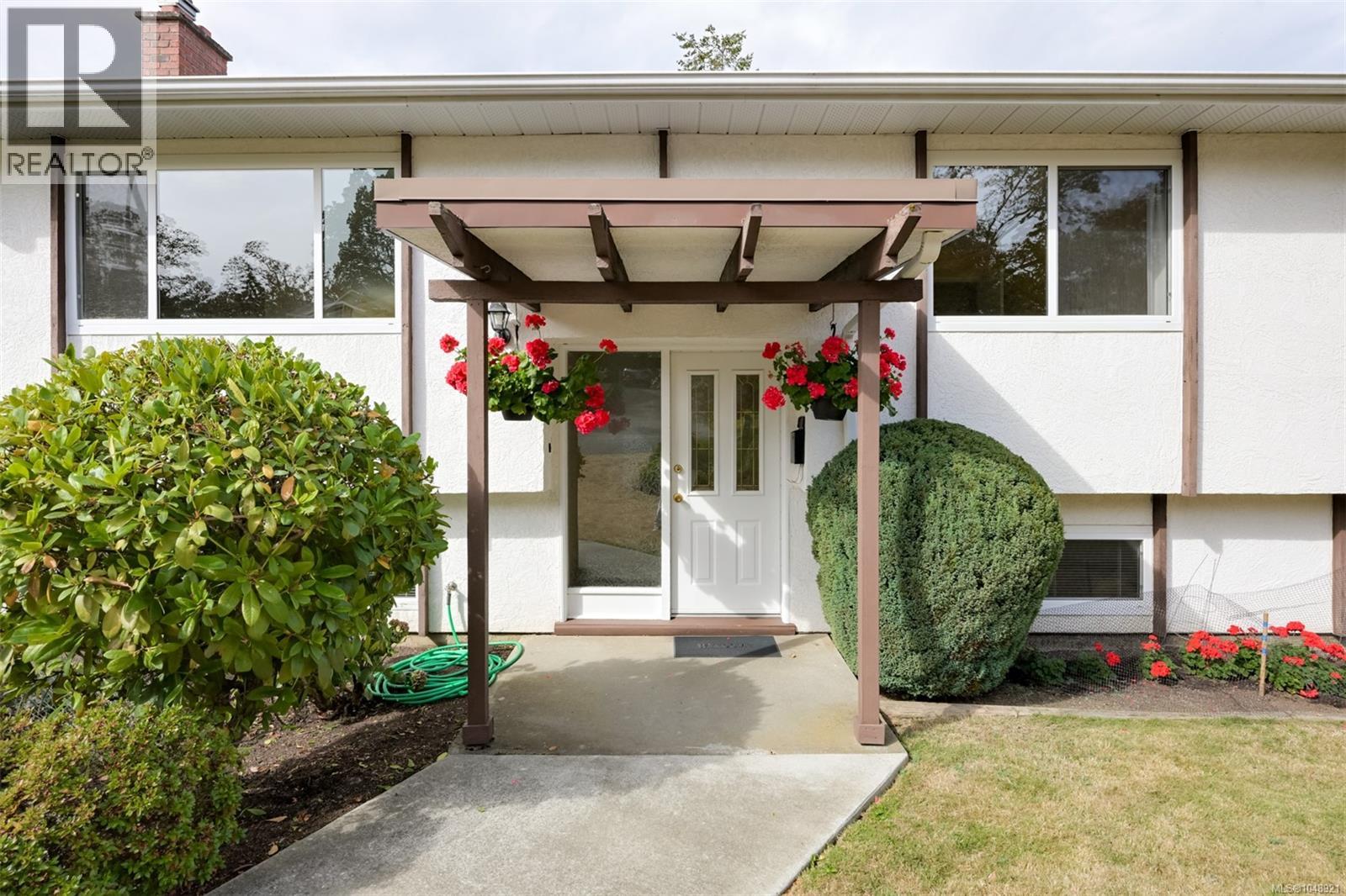 4218 Thornhill Cres - Image 9