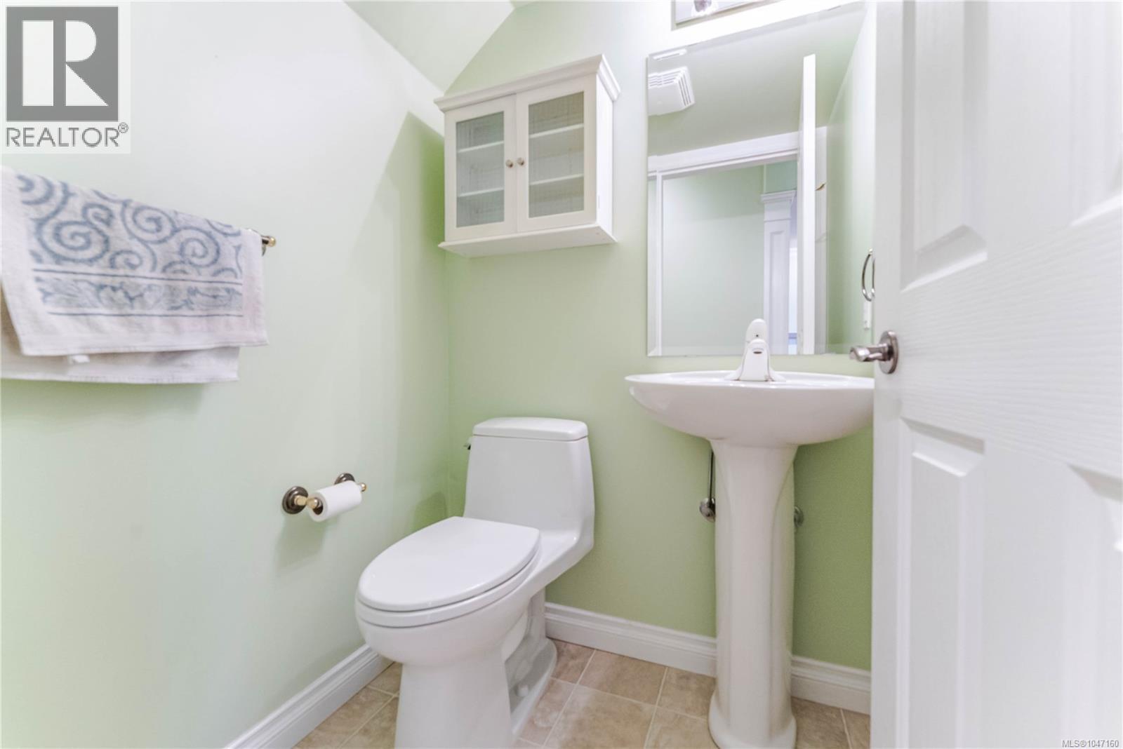  2420 Mt. Baker Avenue, Sidney