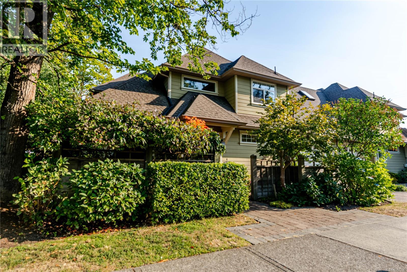  2420 Mt. Baker Avenue, Sidney