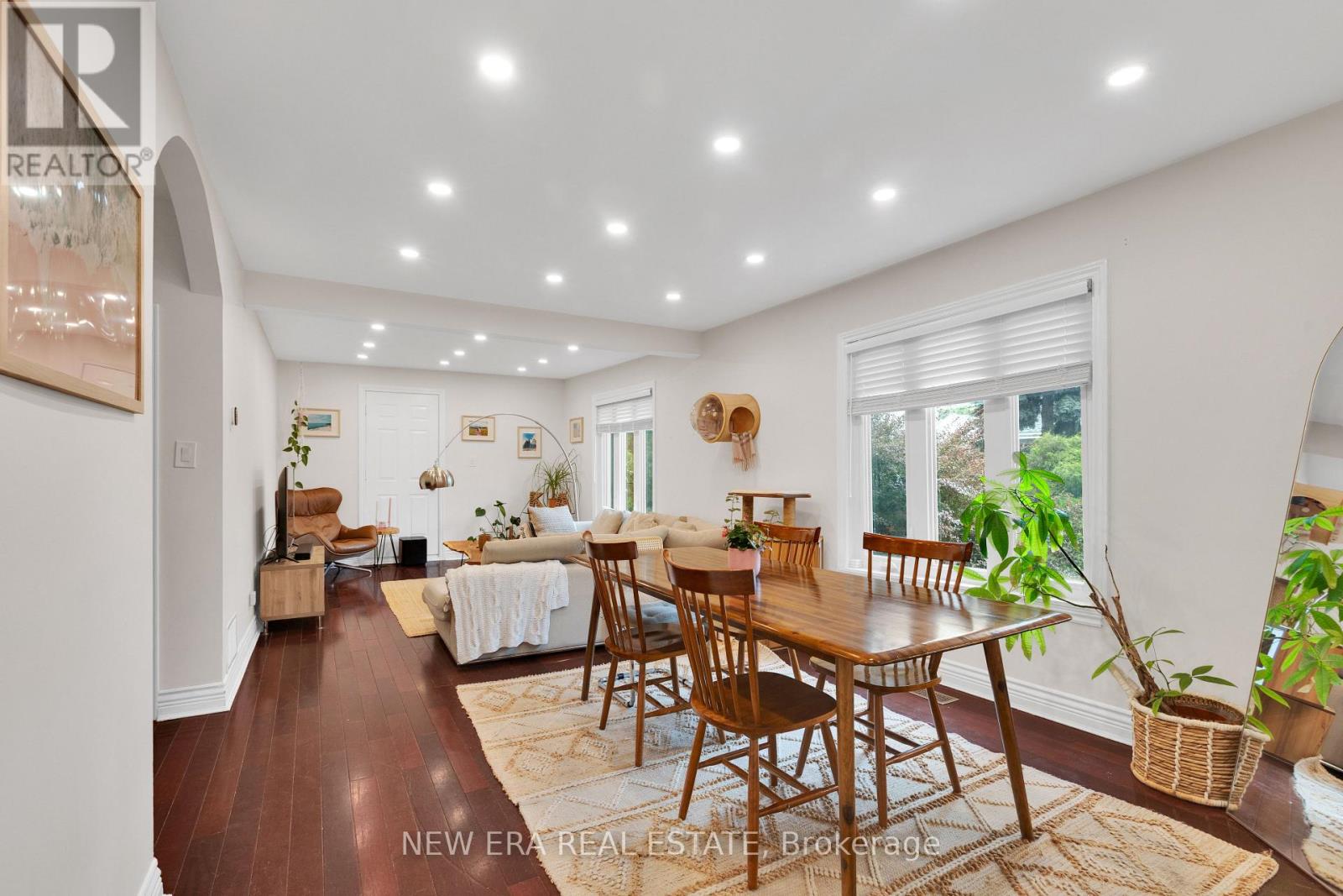 2 FOCH AVENUE - 10