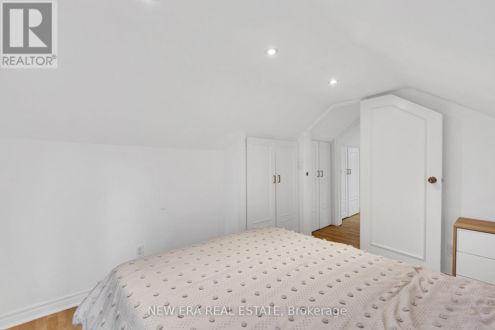 2 FOCH AVENUE - 22
