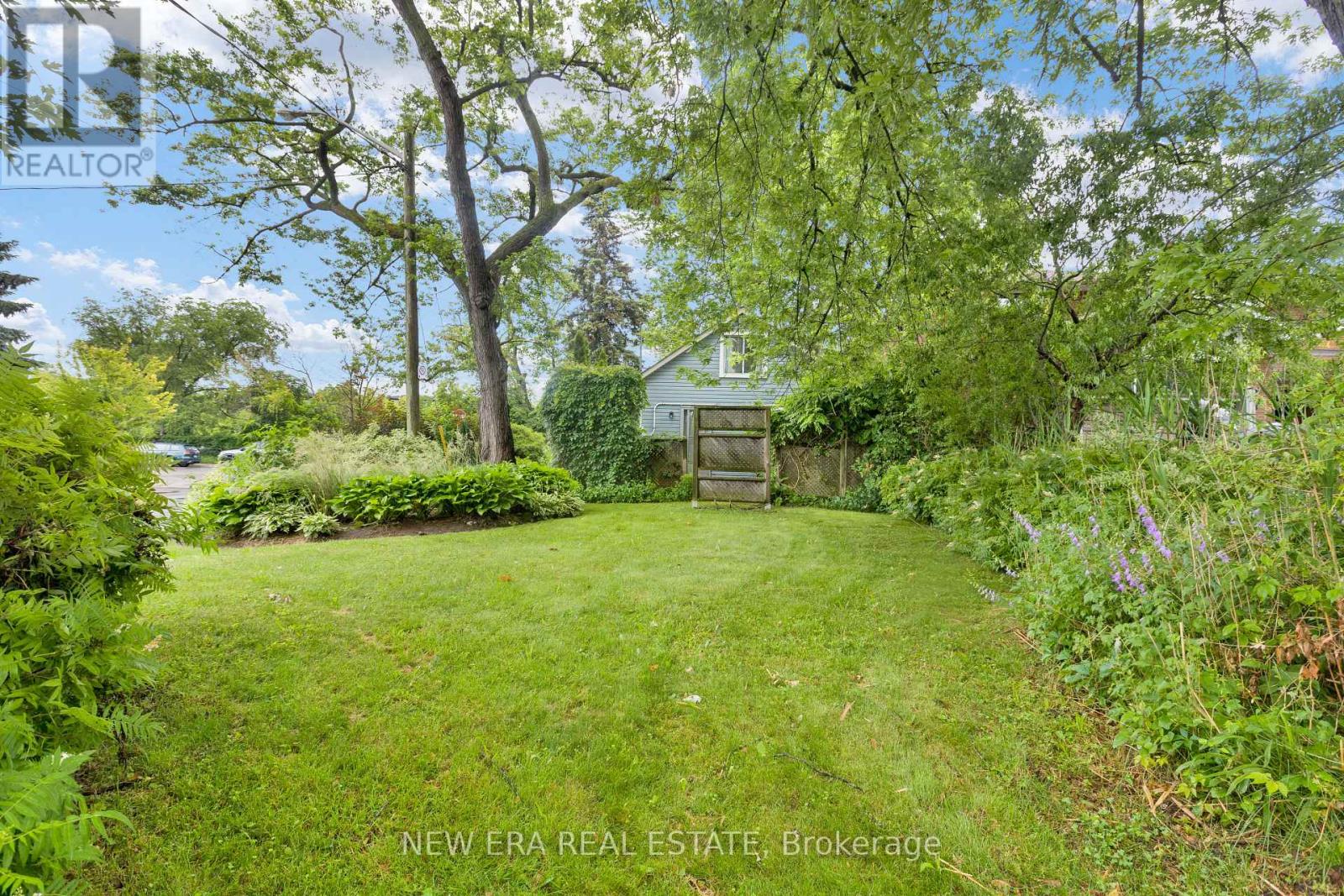 2 FOCH AVENUE - 34