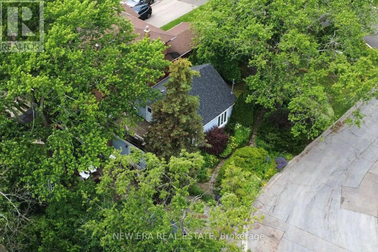 2 FOCH AVENUE - 38