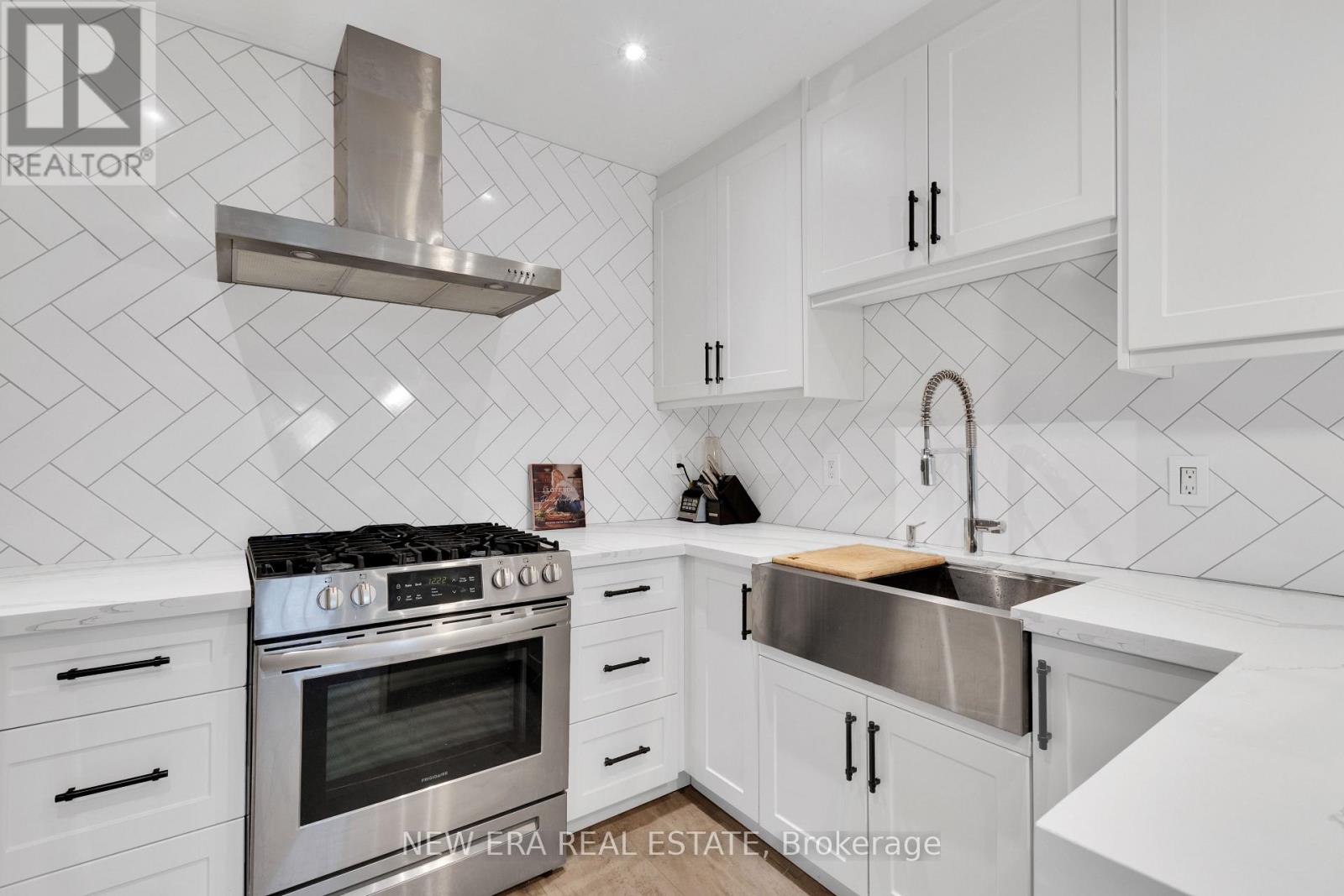2 FOCH AVENUE - 9
