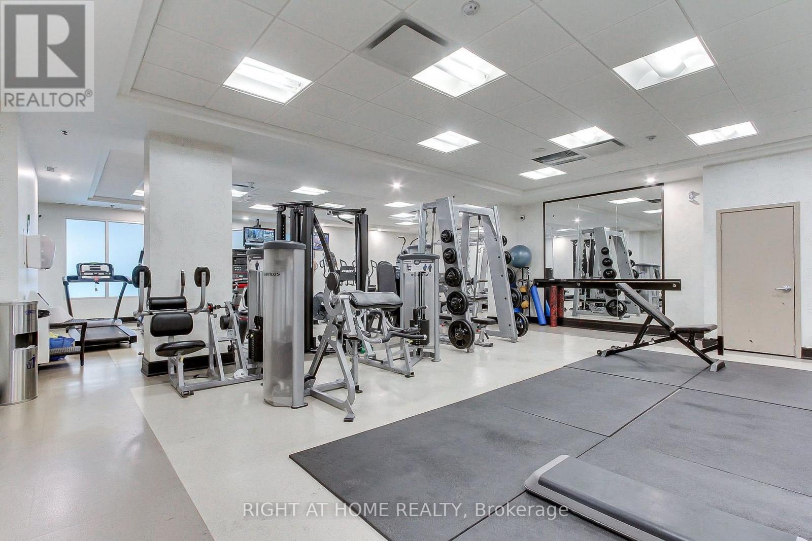#PH04 1060 SHEPPARD AVENUE W - Image 38