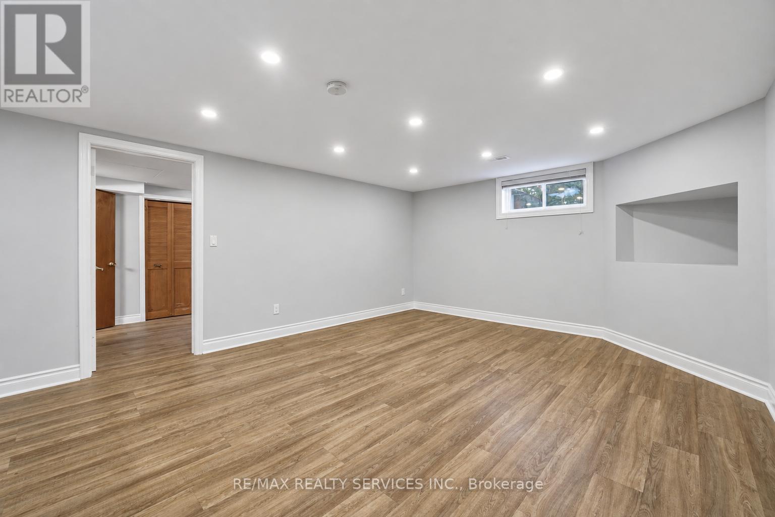 3344 CHIPLEY CRESCENT - 21