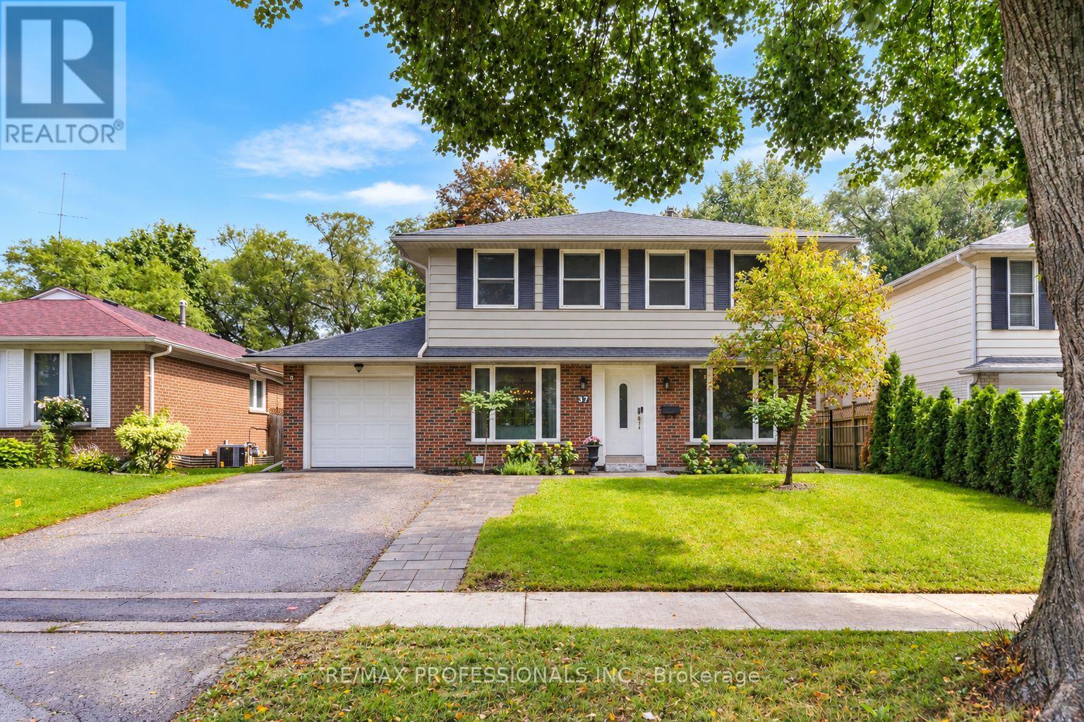 37 BIRCHLEAF CRESCENT - 1