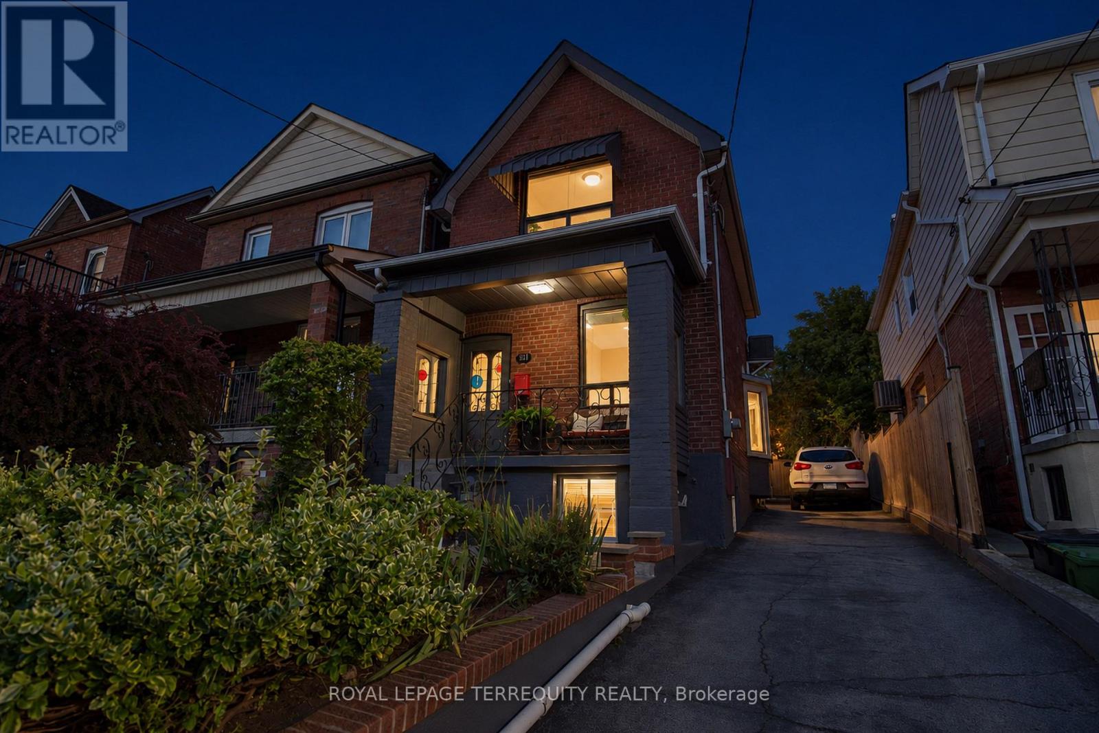 Photo of 211 Blackthorn Avenue