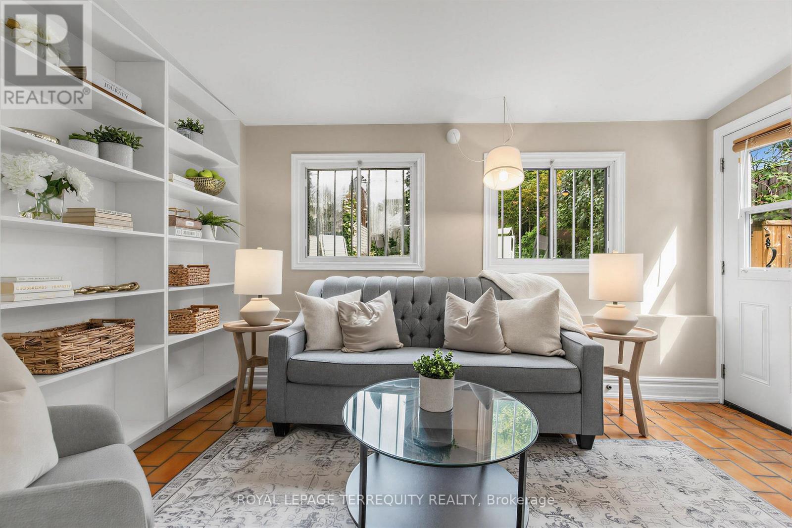 211 BLACKTHORN AVENUE - 11