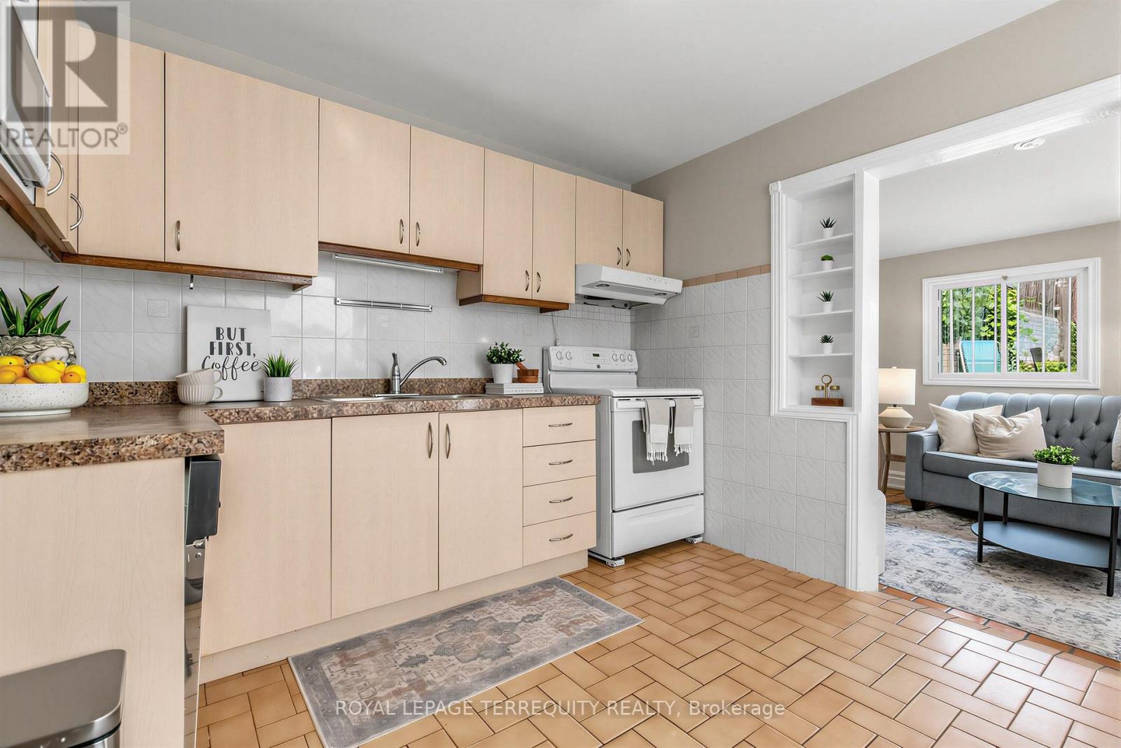 211 BLACKTHORN AVENUE - 13