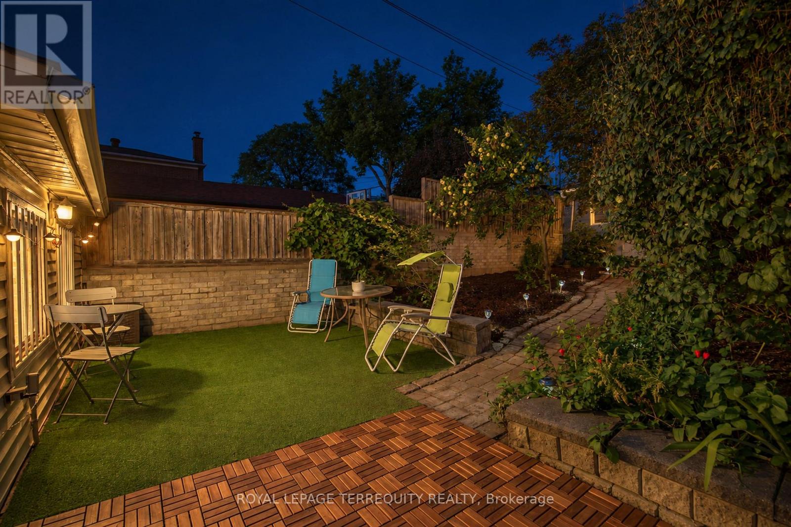 211 BLACKTHORN AVENUE - Image 26