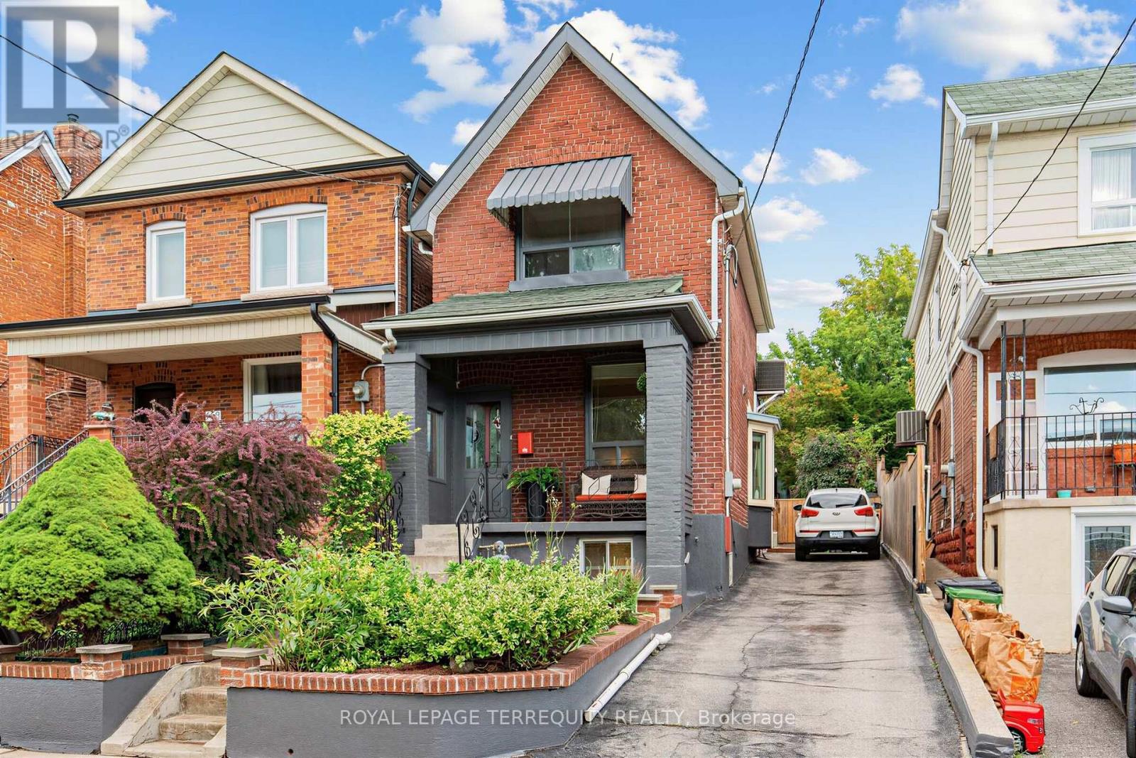 211 BLACKTHORN AVENUE - 3