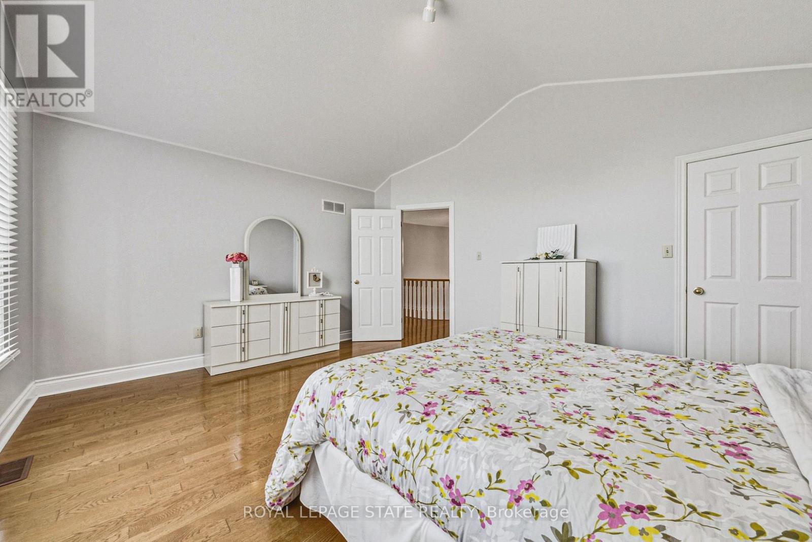 90 FAIRINGTON CRESCENT - 19