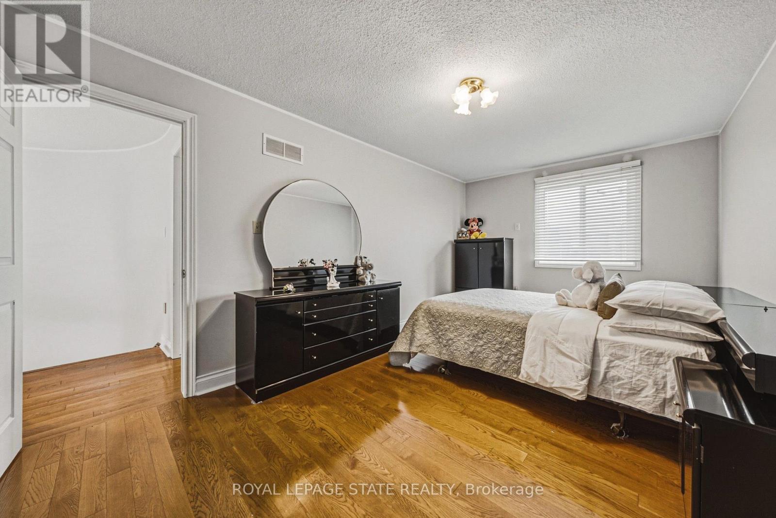 90 FAIRINGTON CRESCENT - 28