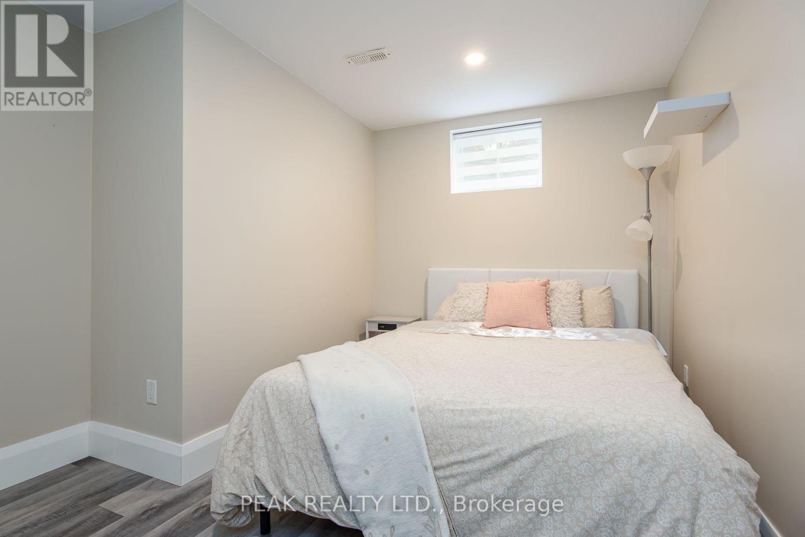 330 GROVEHILL CRESCENT - 34