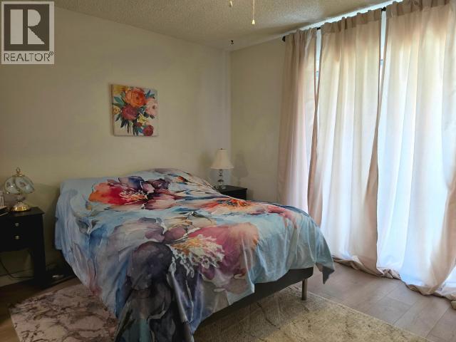 #6 4420 QUEBEC AVE - 15