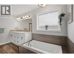217 Augustus Way, Penhold, AB T0M1R0 Photo 25