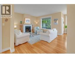 Primary Bedroom - 1848 Norbury Rd, Shawnigan Lake, BC V8H3B4 Photo 7