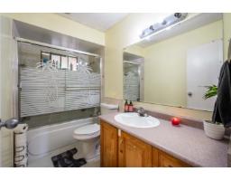 13389 Crestview Drive, Surrey, BC V3R6V3 Photo 12