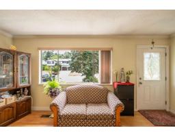 13389 Crestview Drive, Surrey, BC V3R6V3 Photo 6