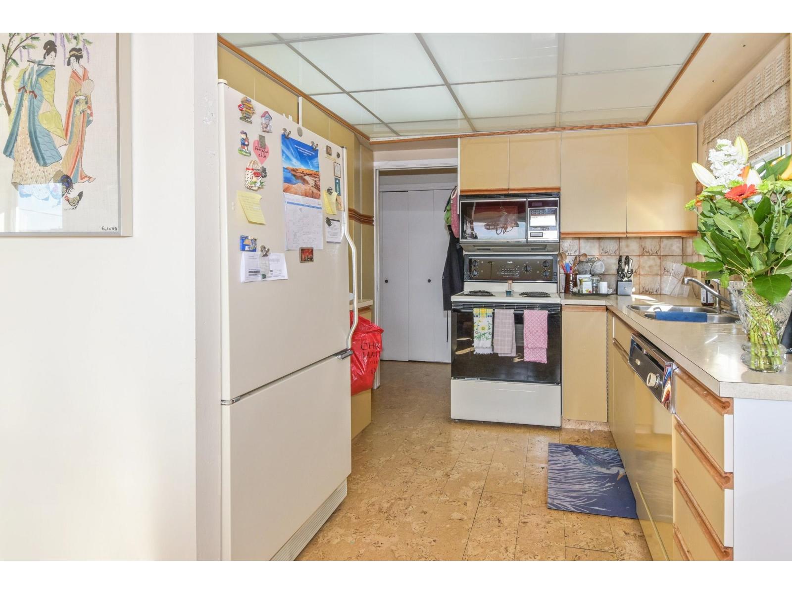 15761 CLIFF AVENUE, White Rock — photo 8