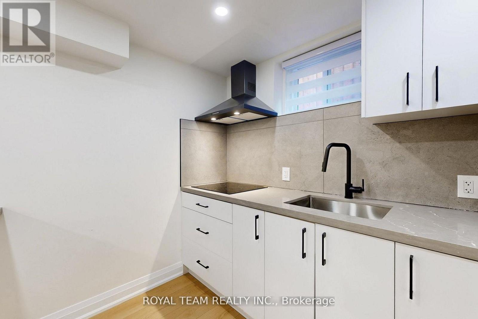 37 MARKLAND DRIVE - 26