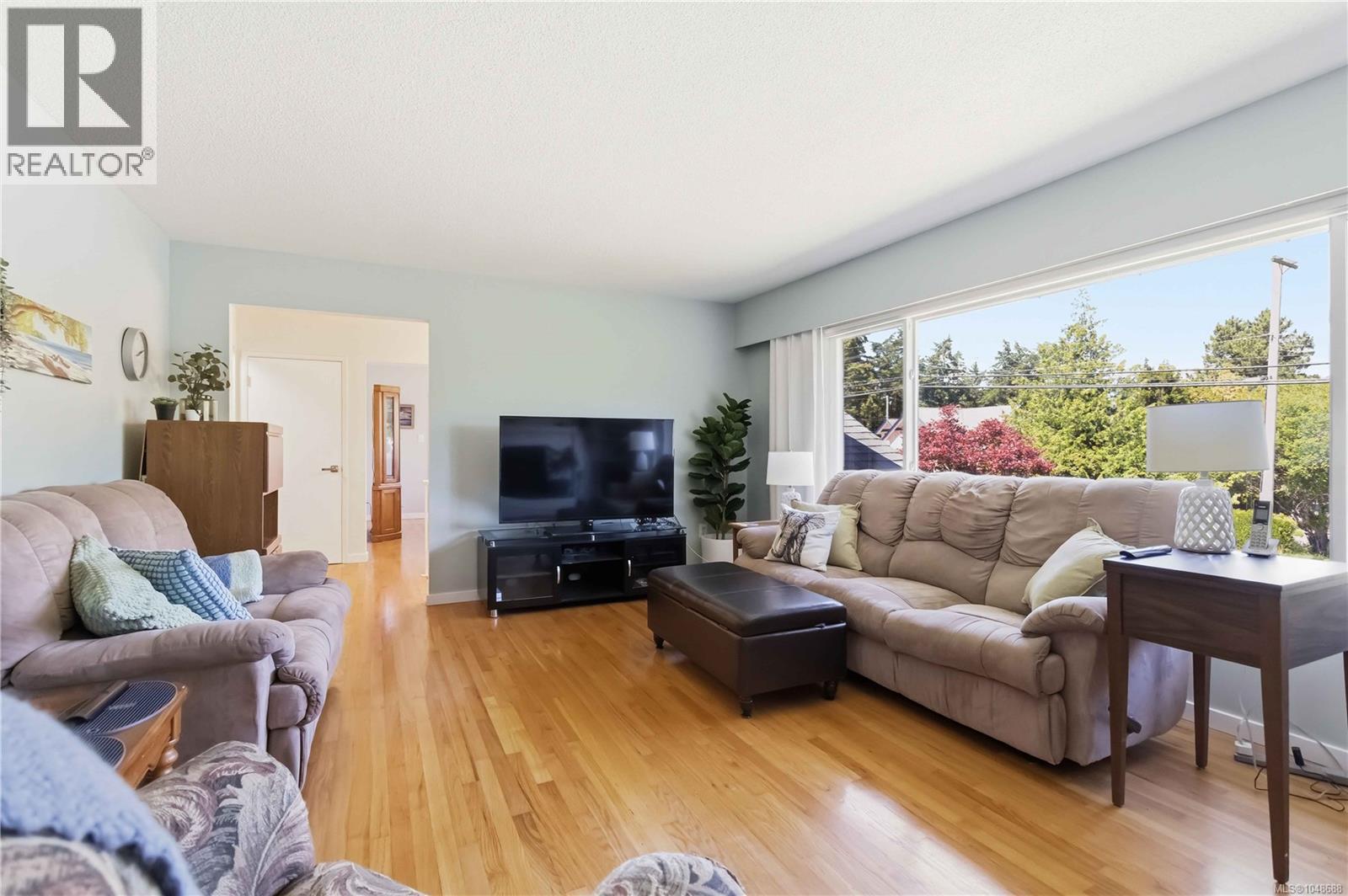  1909 Ferndale Road, Saanich