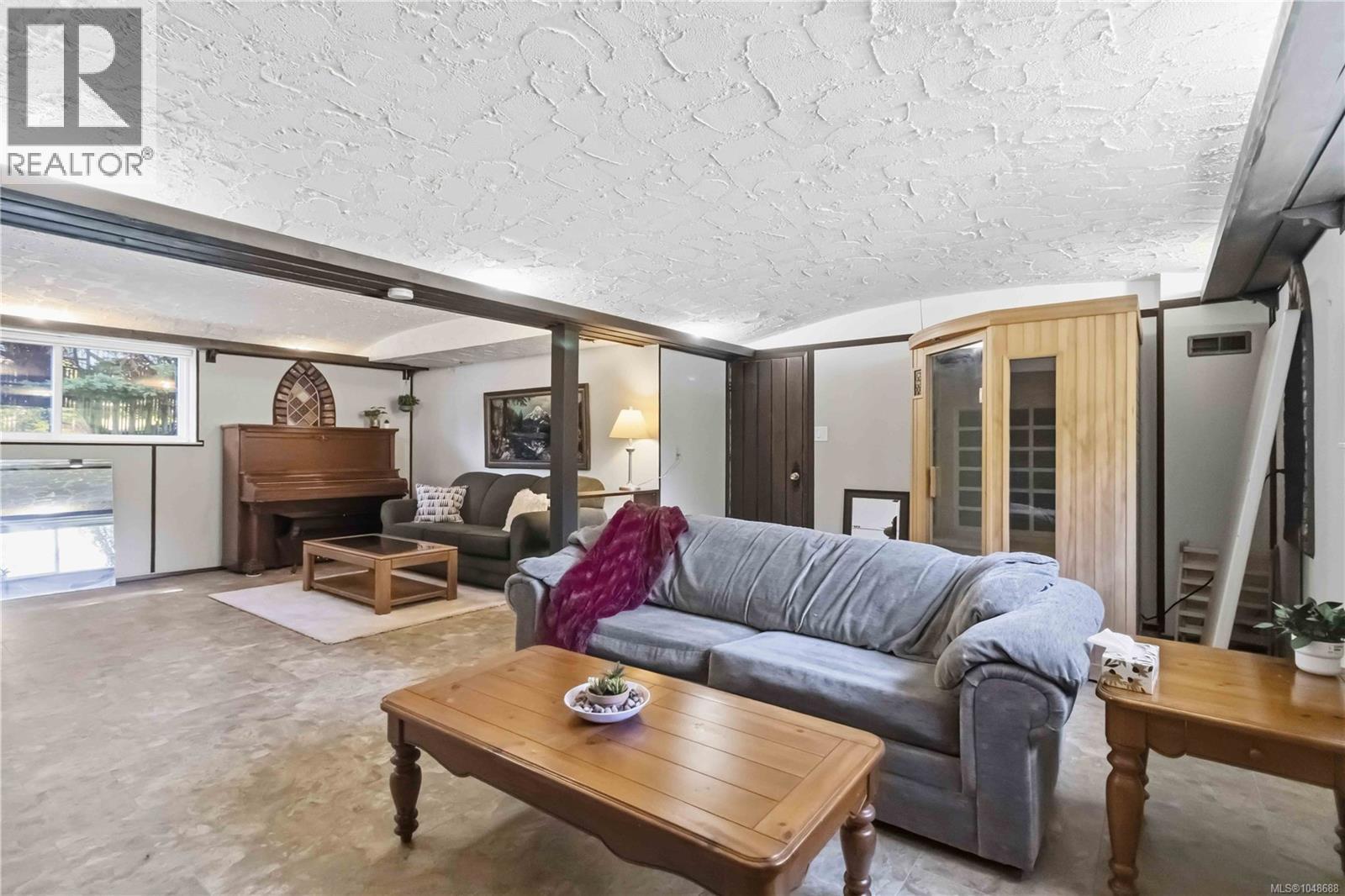  1909 Ferndale Road, Saanich
