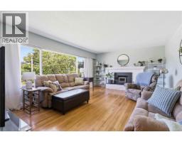 Bedroom - 1909 Ferndale Rd, Saanich, BC V8N2Y4 Photo 11